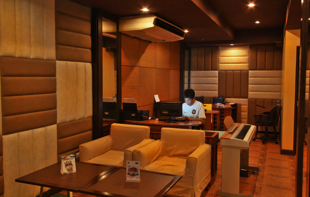 Hotel Rembrandt Quezon City Dış mekan fotoğraf